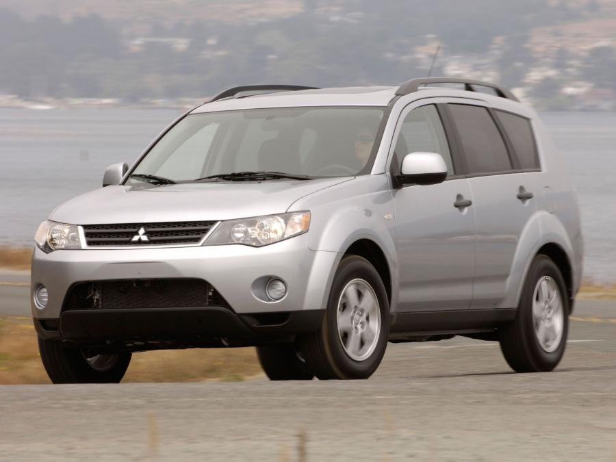  Mitsubishi Outlander 2007 года  (US) (фото 16 из 30)
